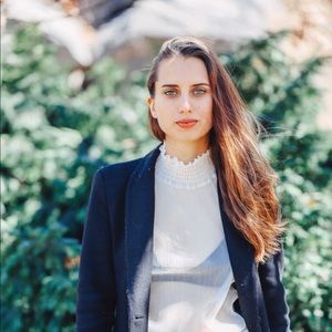 Meet your Posher, Larissa